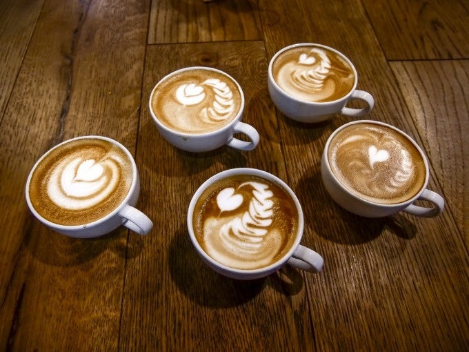 
                  
                    Lehrgang Barista Herz gießen Kaffeeheimat
                  
                