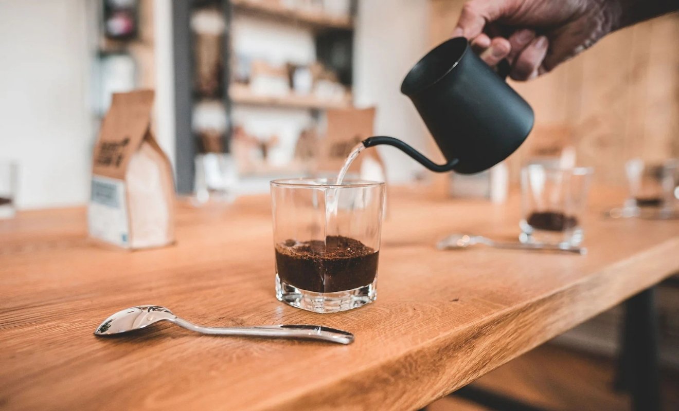 Wie viel Kaffeepulver pro Tasse beim Zubereiten