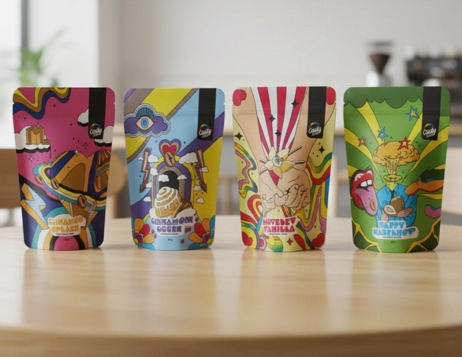 verschiedene Tüten Candy Club Kaffee auf Tisch
