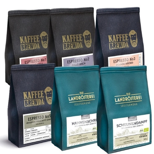 Espresso Bohnen in Verpackungen nebeneinander