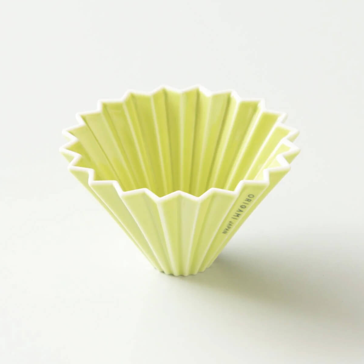 
                  
                    Origami Handfilter Dripper Air M | Made in Japan
                  
                